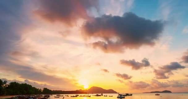 Prachtige Zonsopgang Hemel Timelapse Zee Oppervlak Prachtige Reflectie — Stockvideo