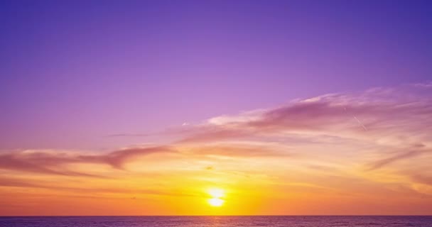 Kleurrijke Wolken Zee Achtergrond Prachtige Time Lapse Van Majestueuze Zonsondergang — Stockvideo
