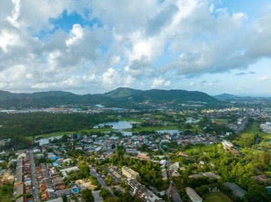 İHA kamerasından Kathu bölgesi Phuket Tayland 'ın havadan görüntüsü