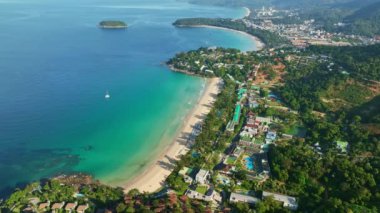 Phuket Adası Tayland 'daki Kata, Karon plaj manzaralı, Phuket Tayland' daki güzel manzaralı güzel manzaralı güzel manzaralı hava manzaralı manzara manzaralı manzara.