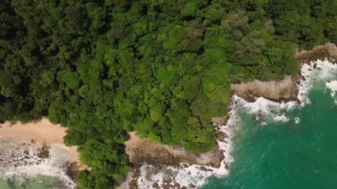 Hava aracı 4k. Yüksek kalitede okyanus dalgaları arka planı, karanlık dalgalar okyanus arka planı.