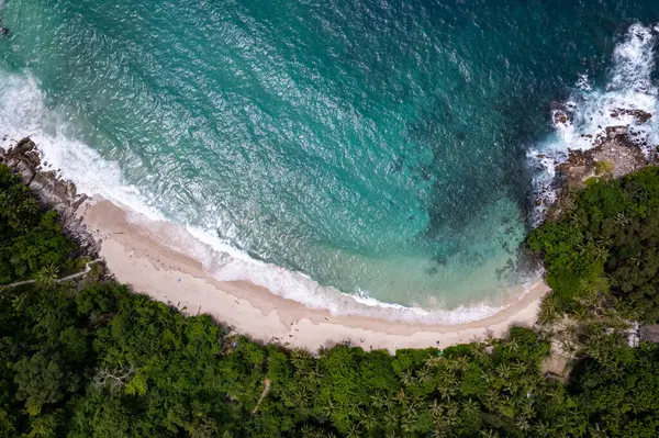 Tayland 'ın Phuket Adası' ndaki güzel sahil manzarası.
