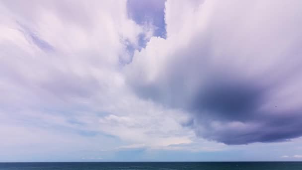 Beyaz Bulutların Denizin Üzerindeki Görüntülerinin Zamanlaması Zaman Aşımına Uğruyor Zaman — Stok video