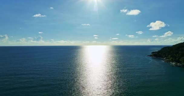 Luchtfoto Van Prachtige Zeewater Achtergrond Zomer Dag Zon Reflecties Luchtfoto — Stockvideo