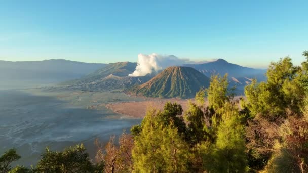 Vista Aérea Del Increíble Volcán Monte Bromo Durante Salida Del — Vídeos de Stock