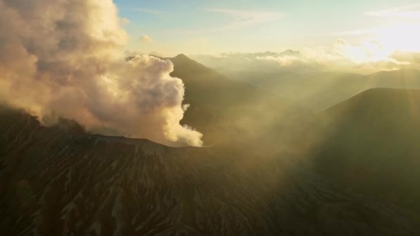 Vista Aérea Del Increíble Volcán Monte Bromo Durante Salida Del — Vídeos de Stock
