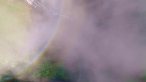 パノラマタンプタクシーダウォーターウォーターの空中ビューは コバン シーダンとしても知られています 美しい虹と霧 タンパク シーダウォーター滝は インドネシアの東ジャワの観光名所です Amazing旅行先 — ストック動画
