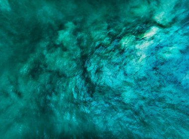 Okyanustaki deniz yüzeyinin havadan görünüşü, deniz yüzeyinden okyanus dalgaları arka planı, su arka planı dalgaları.