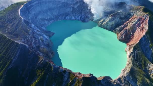 Luftaufnahme Des Kawah Ijen Vulkans Mit Türkisfarbenem Schwefelwassersee Bei Sonnenaufgang — Stockvideo