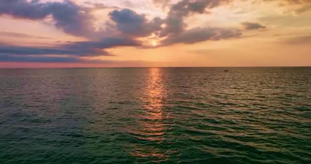 Doğa Deniz Günbatımının Arka Planı Günbatımında Denizde Gün Doğumunda Tropikal — Stok video