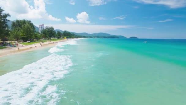 Increíbles Olas Que Estrellan Orilla Arena Phuket Beach Tailandia Hermosa — Vídeos de Stock