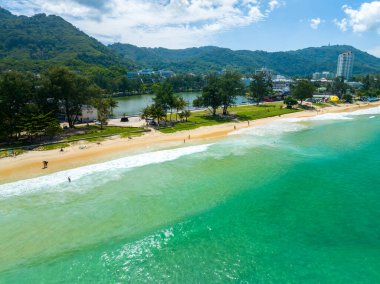 Yaz mevsiminde açık denizde güzel Phuket Sahili doğa manzarası, Doğa Çevre ve Seyahat arka planı, İnanılmaz deniz arka planı, Phuket Tayland