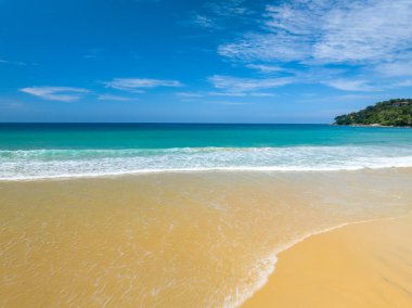 Yaz mevsiminde açık denizde güzel Phuket Sahili doğa manzarası, Doğa Çevre ve Seyahat arka planı, İnanılmaz deniz arka planı, Phuket Tayland