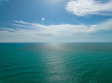 Yaz mevsiminde açık denizde güzel bir deniz manzarası, Doğa Çevre ve Seyahat arka planı, inanılmaz deniz arka planı.