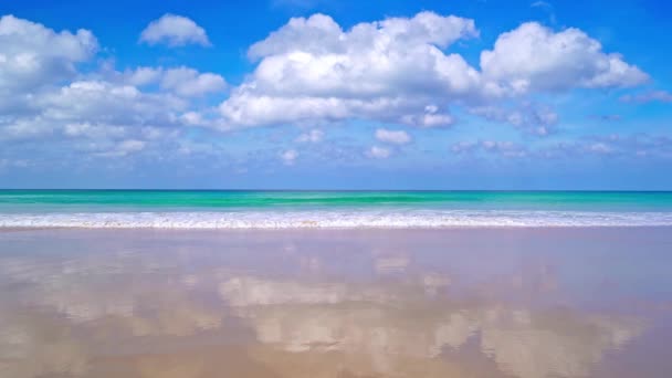 Erstaunliche Wellen Krachen Auf Sandstrand Phuket Beach Thailand Wunderschöner Strandhintergrund — Stockvideo