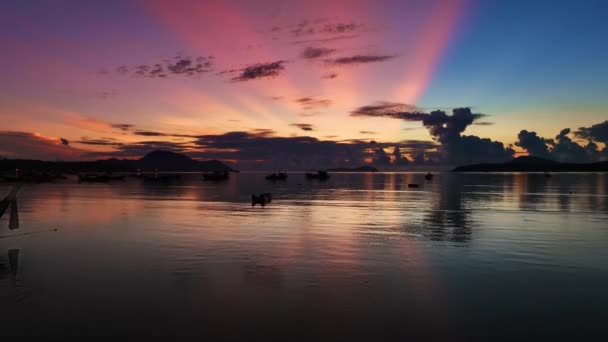 Letecký Pohled Krásný Východ Slunce Nad Rybářskými Čluny Krásný Odraz — Stock video