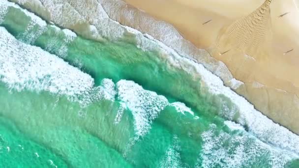 Καταπληκτικά Κύματα Συντρίβονται Στην Αμμώδη Ακτή Στην Παραλία Πουκέτ Στην — Αρχείο Βίντεο