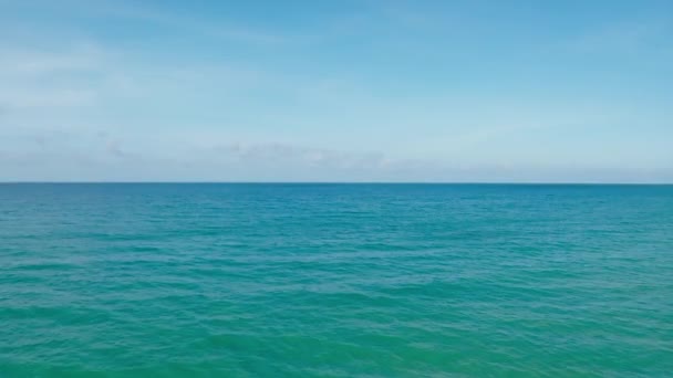 Воздушные Летающие Беспилотники Вид Океан Фон Волны Поверхности Воды Полет — стоковое видео