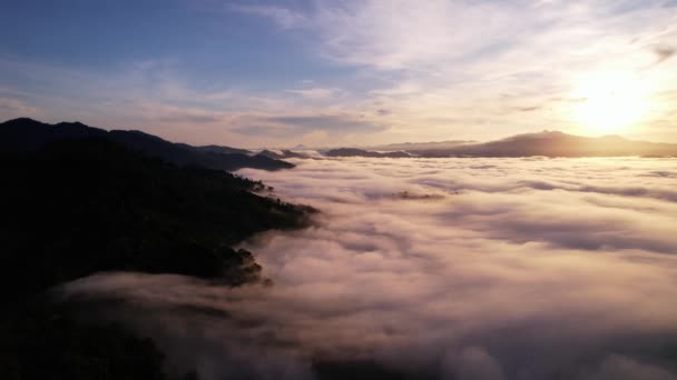 Vue Aérienne Voler Dessus Brouillard Dans Ciel Levant Incroyable Ciel — Video