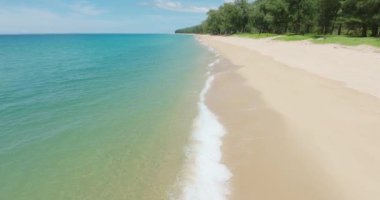 Phuket Tayland 'daki tropikal denizin hava görüntüsü, güzel deniz arka planı.