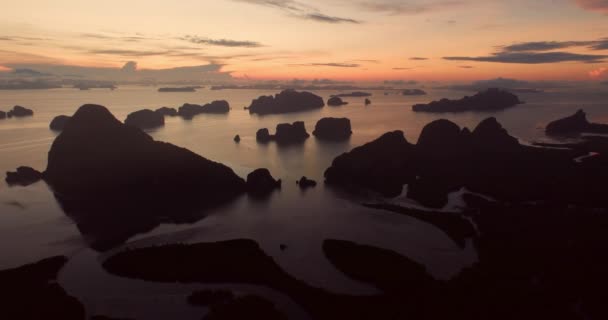 Kolorowy Zachód Słońca Lub Wschód Słońca Nad Powierzchnią Morza Dron — Wideo stockowe