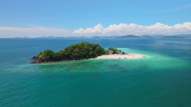 Vista Aérea Drone Video Increíble Isla Pequeña Hermosa Playa Arena — Vídeo de stock