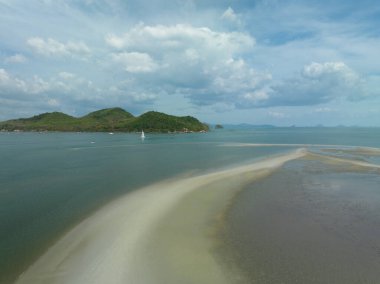 Gün batımında deniz manzarası ya da gün doğumunda gökyüzü manzarası