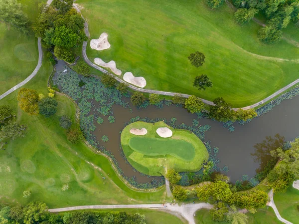 Pemandangan Udara Lapangan Golf Hijau Yang Indah Dan Menempatkan Gambar Stok Lukisan  