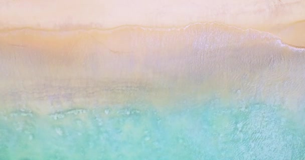Luftaufnahme Des Meeres Krachende Wellen Weiße Schäumende Wellen Strand Sand — Stockvideo