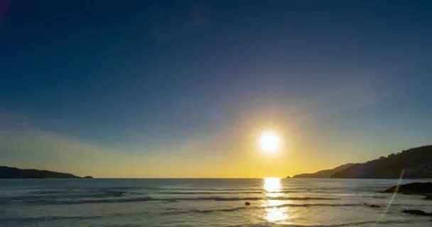 Piękne Czas Upływu Majestatyczne Zachmurzenie Słońca Niebo Nad Morzem Krajobraz — Wideo stockowe