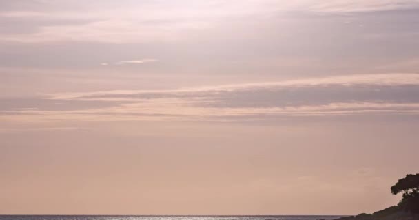 Timelapse Céu Nuvens Por Cima Paisagem Mar Incrível Luz Colorida — Vídeo de Stock