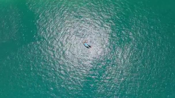 Vista Superior Barco Pescador Cola Larga Mar Tropical Isla Phuket — Vídeos de Stock