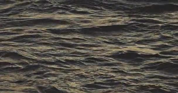 Luftaufnahme Von Oben Nach Unten Dunkle Wellen Meer Oberfläche Blick — Stockvideo