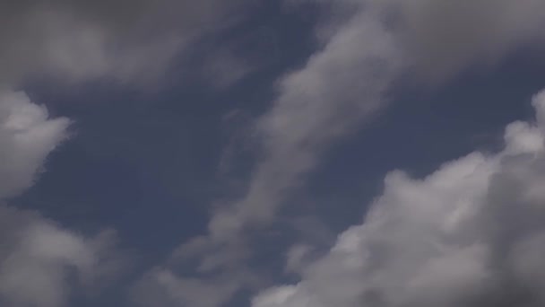 Timelapse Λευκά Σύννεφα Μπλε Φόντο Του Ουρανού — Αρχείο Βίντεο
