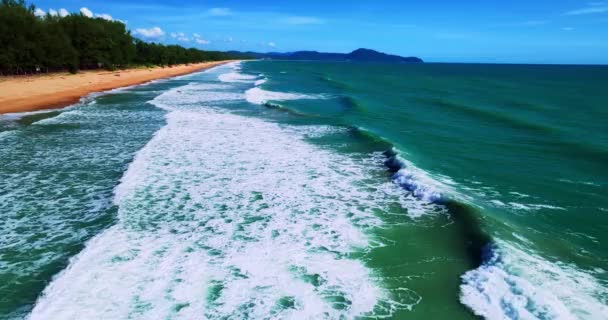 Increíbles Olas Que Estrellan Orilla Arena Phuket Beach Tailandia Hermoso — Vídeos de Stock
