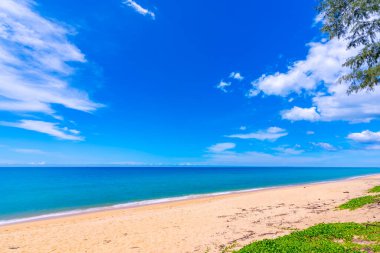 Yaz mevsiminde güzel deniz manzarası doğa arka planında