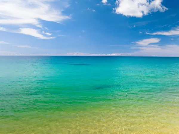 Hava manzaralı deniz yüzeyi su arka planı, doğa okyanus arka planı.