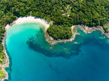 Özgürlük Sahili Phuket Tayland 'daki güzel Phuket Adası' ndaki Tropikal sahil manzarası inanılmaz.