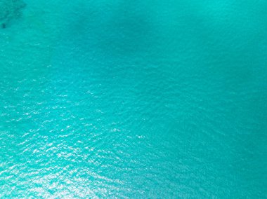 Yaz mevsiminde Phuket Adası 'nda güzel deniz manzarası, güzel hava günlerinde inanılmaz deniz manzarası, doğa sahili arka planı.