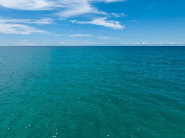 Yaz mevsiminde Phuket Adası 'nda güzel deniz manzarası, güzel hava günlerinde inanılmaz deniz manzarası, doğa sahili arka planı.