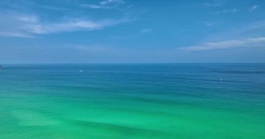 Hava manzaralı tropikal deniz arka planı, yaz günü arka planında doğa deniz manzarası