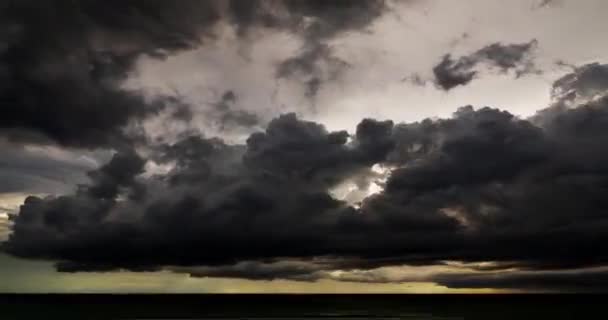 Timelapse Van Donkere Wolken Zee Golven Achtergrond Donkere Wolken Oceaan — Stockvideo