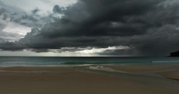 黑浪背景的空中图像 黑云海洋背景 — 图库视频影像