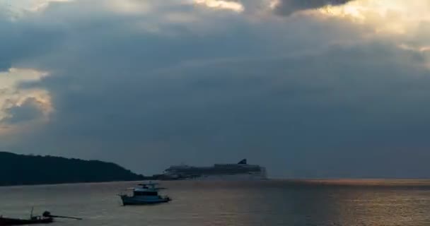 Csodálatos Felhők Folynak Tenger Nagy Sétahajó Patong Bay Phuket Thaiföld — Stock videók