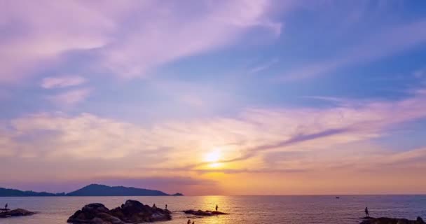 Закат Восход Солнца Облачно Небо Над Морским Ландшафтом Удивительный Цветной — стоковое видео