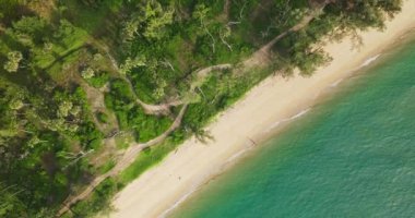 Kumlu kıyılara çarpan inanılmaz dalgalar, güzel deniz arka planı, plaj denizi yaz mevsimi arka planı