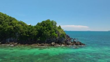 Hava manzaralı tropikal deniz arka planı, yaz günü arka planında doğa deniz manzarası