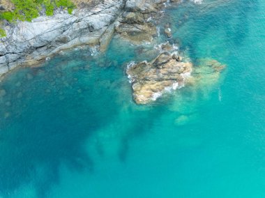 Tropikal deniz manzarası mavi gökyüzü beyaz bulutlar arka plan, yaz denizi manzarası arka plan