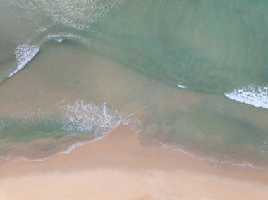 Hava manzarası plaj dalgaları dokusu, yaz denizi manzarası arka planı