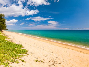 Güzel deniz sahili arka planı, güzel hava gününde inanılmaz deniz okyanusu, doğanın kumsal arka planı.